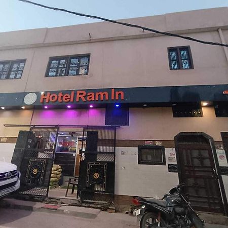 Hotel O Ram Inn Ayodhya Exterior foto