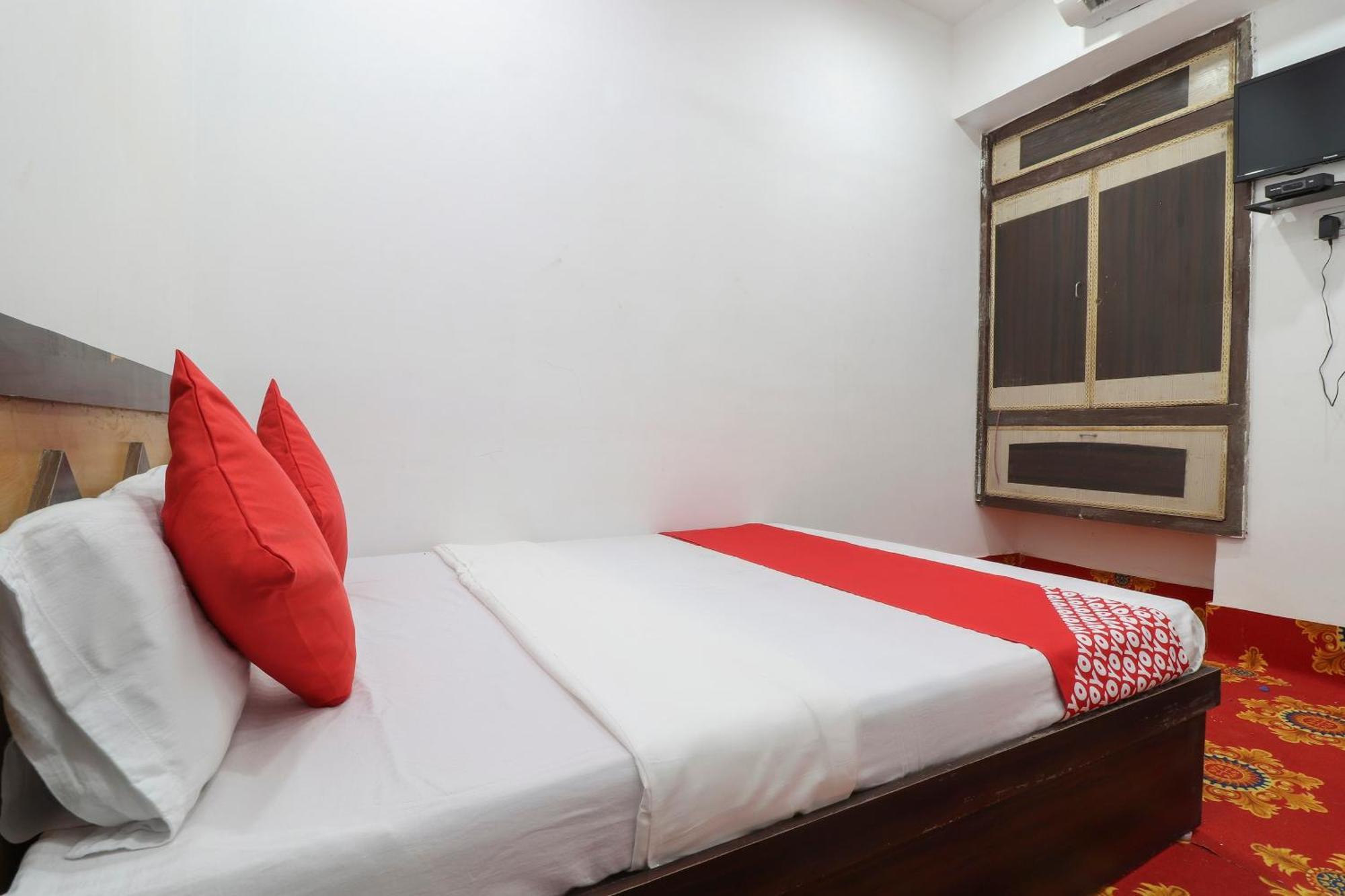 Hotel O Ram Inn Ayodhya Exterior foto